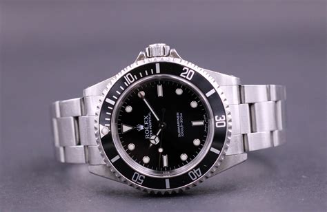 rolex submariner 14060m 2 line.